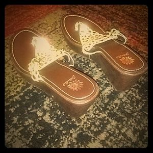 Yellow box size 10 sandal/heel